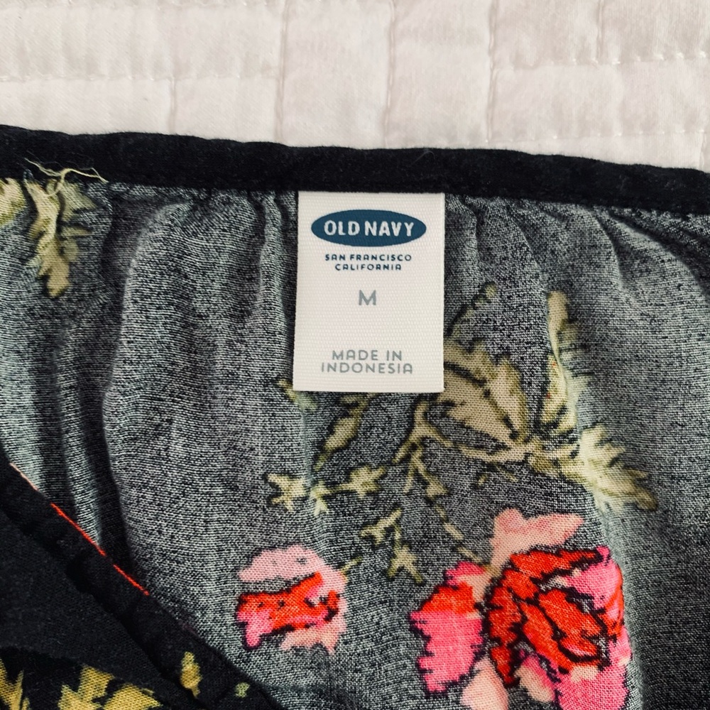 Rose patterned long sleeve black blouse - Picture 4 of 4